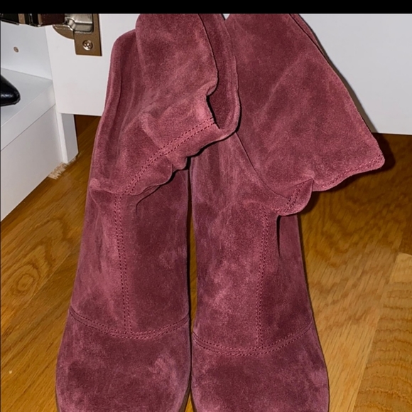 🍁🍂FALL MUST HAVE🍁🍂Burgundy Maroon Suede Booties. Sz. 10M - Picture 3 of 5